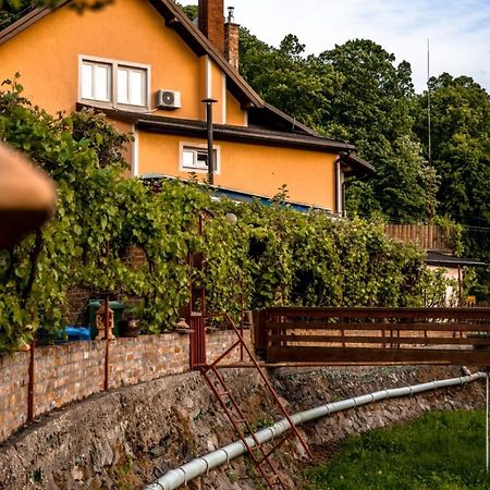 Restoran I Prenociste Egghus Hotel Nasice Exterior foto