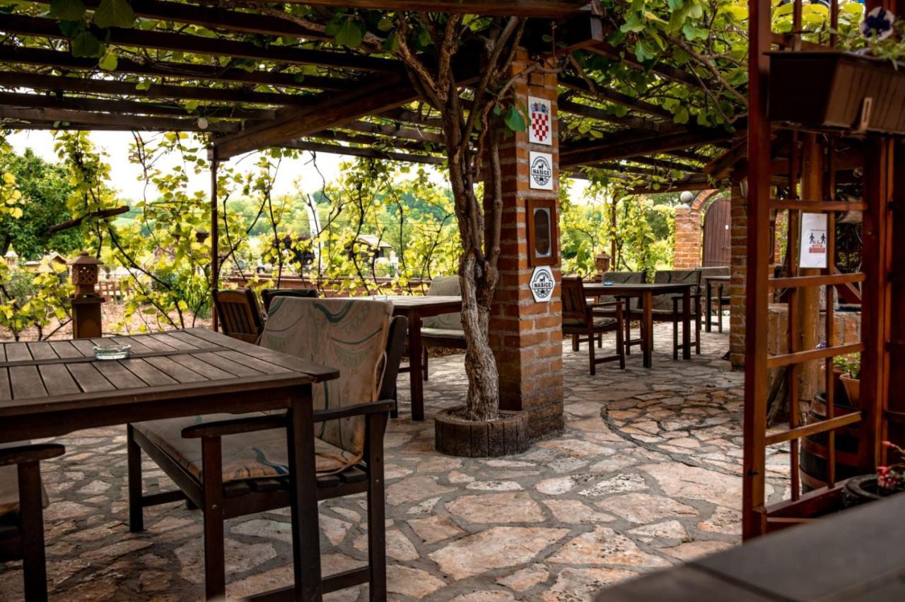Restoran I Prenociste Egghus Hotel Nasice Exterior foto