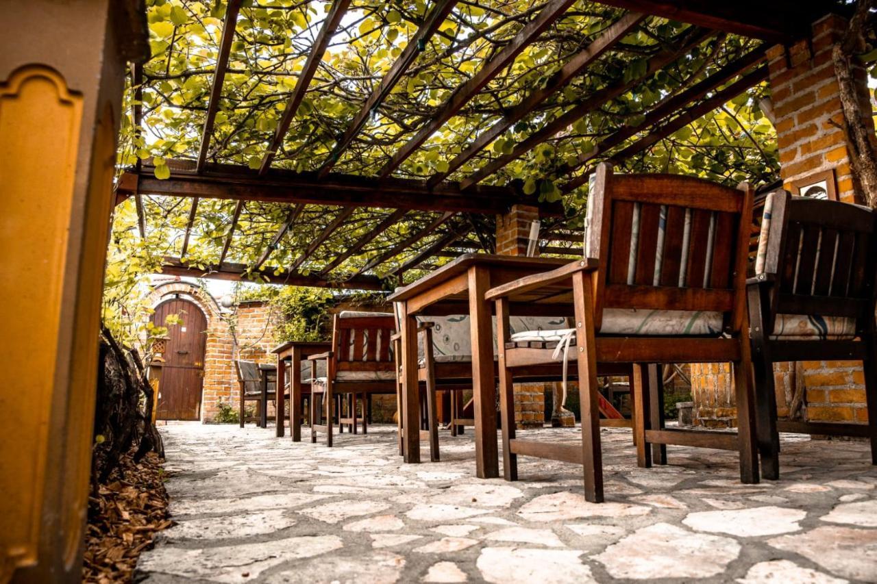 Restoran I Prenociste Egghus Hotel Nasice Exterior foto