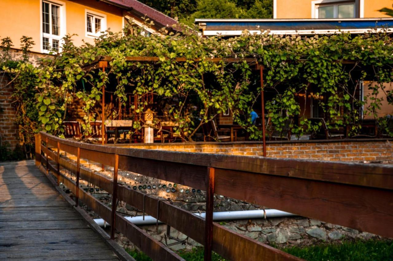 Restoran I Prenociste Egghus Hotel Nasice Exterior foto